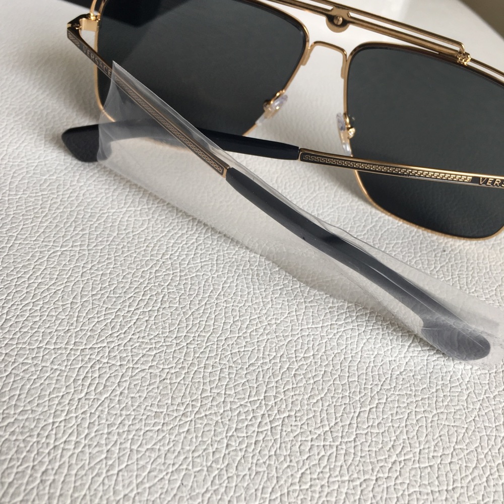 VERSACE Dark Grey Rectangular Men’s Sunglasses VE2242 100287 61 - Picture 9 of 14
